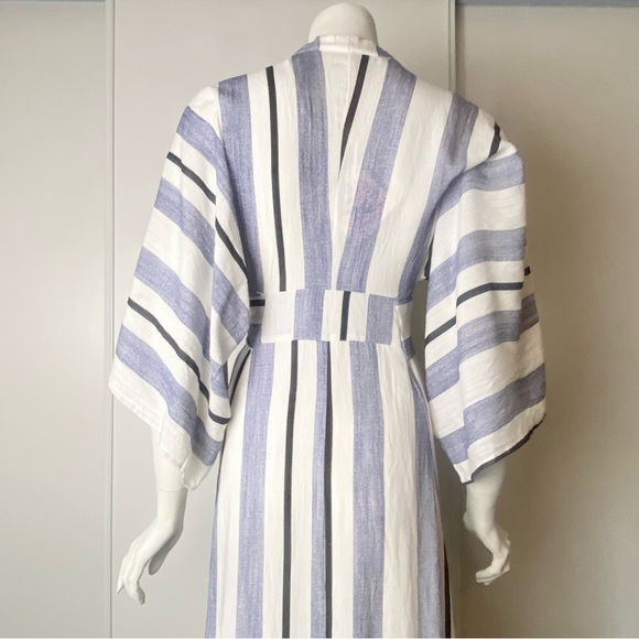 Selfie Leslie NWT Kimono Sleeve, Deep Plunge White & Blue Maxi Dress - Picture 4 of 10